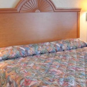 Zimmer mit Kingsize-Bett